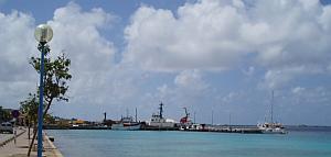 scuba diving in bonaire - town pier 